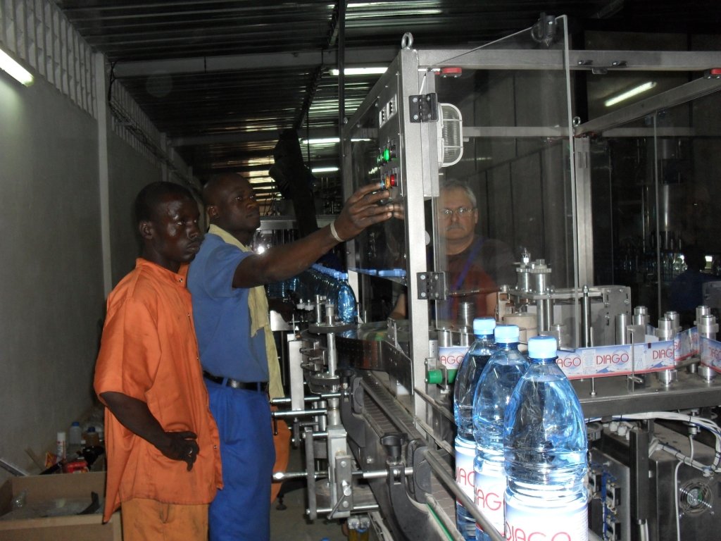 Read more about the article CAP AFRIQUE installe une nouvelle ligne d’embouteillage d’eau minérale au MALI